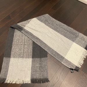 Gray scarf